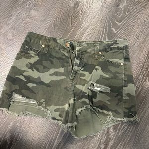 Camo jeans shorts